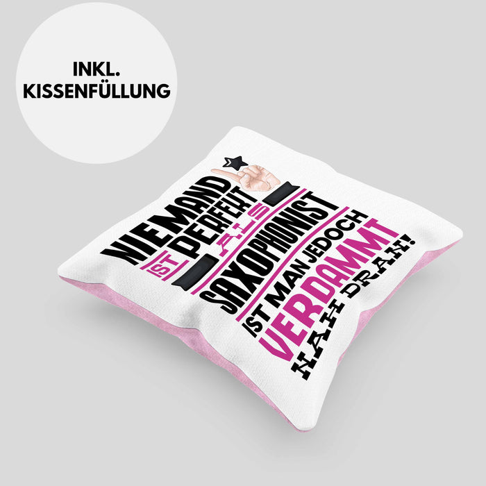 Saxophonist Geschenk Kissen mit Füllung 40x40 Lustige Geschenkidee für Saxophonist Geburtstag Niemand Ist Perfekt Aber Als Saxophonist Ist Man Nah Dran (Grau) Rosa Trendation