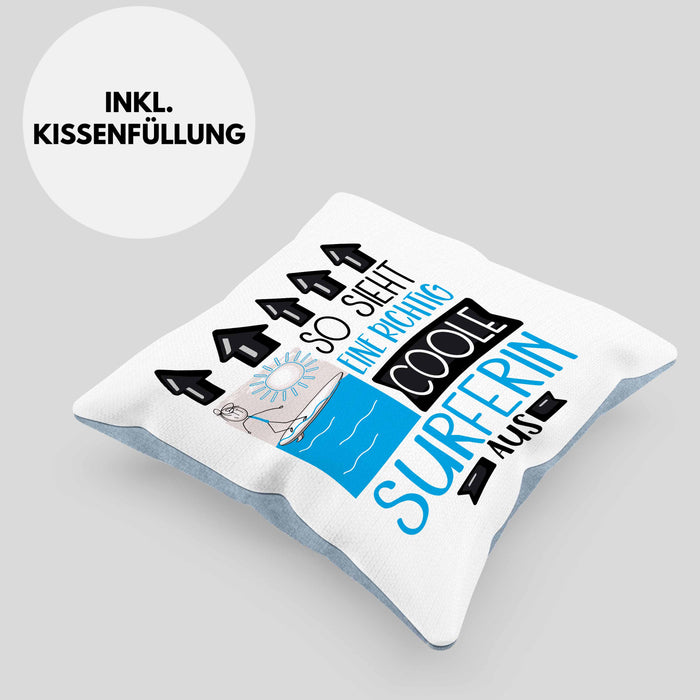 Surferin Geschenk Kissen mit Füllung 40x40 Lustig Geschenkidee für Surferin Geburtstag So Sieht Eine Richtig Coole Surferin Aus Frauen Spruch (Grau) Blau Trendation