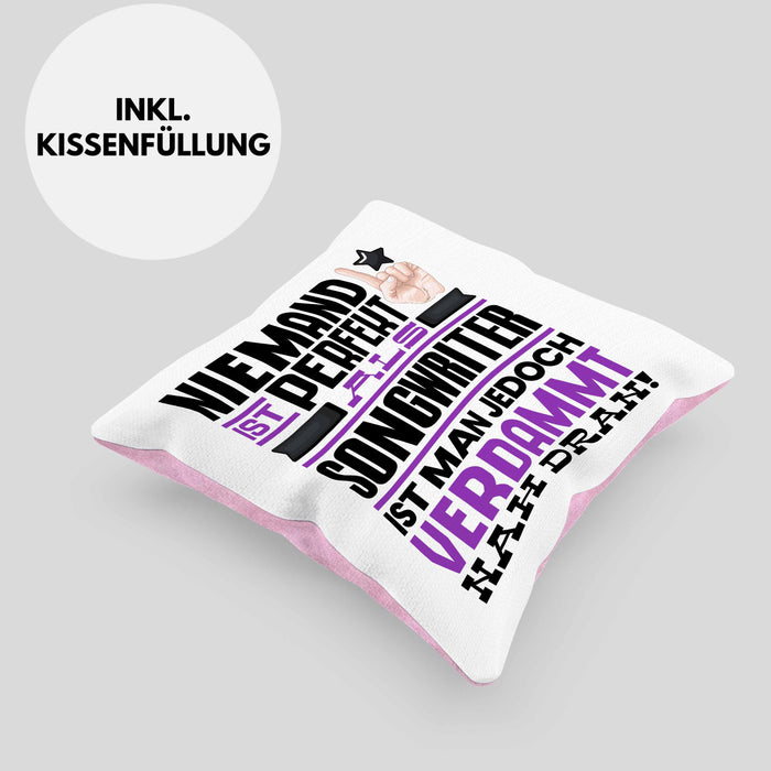Songwriter Geschenk Kissen mit Füllung 40x40 Lustige Geschenkidee für Songwriter Geburtstag Niemand Ist Perfekt Aber Als Songwriter Ist Man Nah Dran (Grau) Rosa Trendation