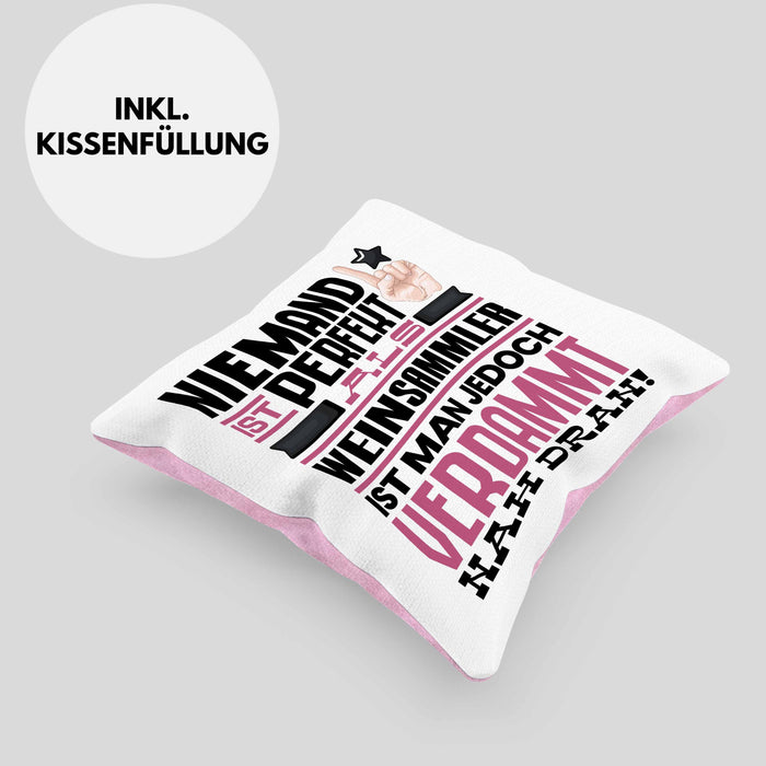 Weinsammler Geschenk Kissen mit Füllung 40x40 Lustige Geschenkidee für Weinsammler Geburtstag Niemand Ist Perfekt Aber Als Weinsammler Ist Man Nah Dran (Grau) Rosa Trendation