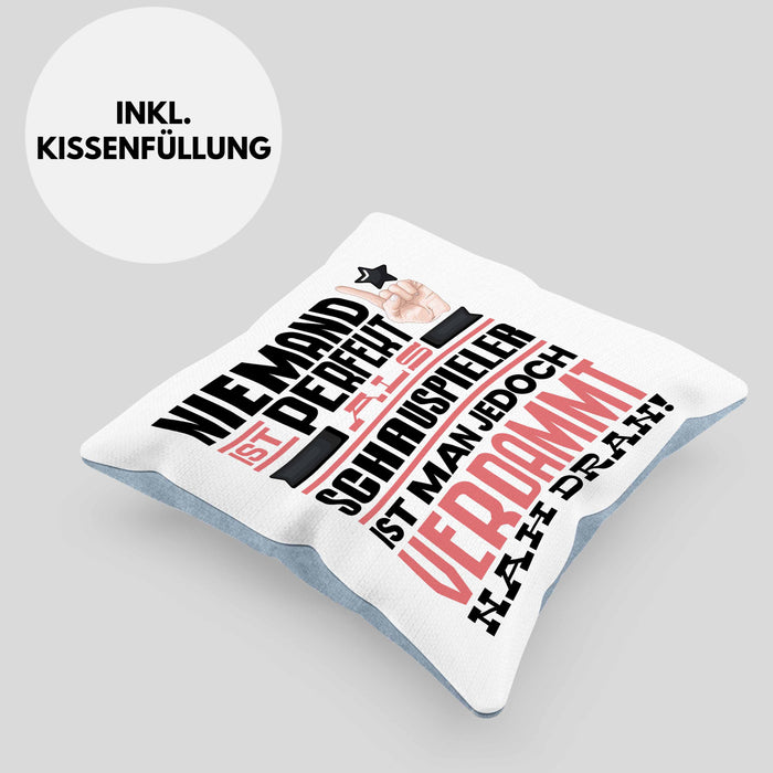 Schauspieler Geschenk Kissen mit Füllung 40x40 Lustige Geschenkidee für Schauspieler Geburtstag Niemand Ist Perfekt Aber Als Schauspieler Ist Man Nah Dran (Grau) Blau Trendation