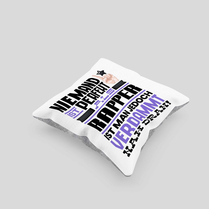 Rapper Geschenk Kissen mit Füllung 40x40 Lustige Geschenkidee für Rapper Geburtstag Niemand Ist Perfekt Aber Als Rapper Ist Man Nah Dran (Grau) Grau Trendation