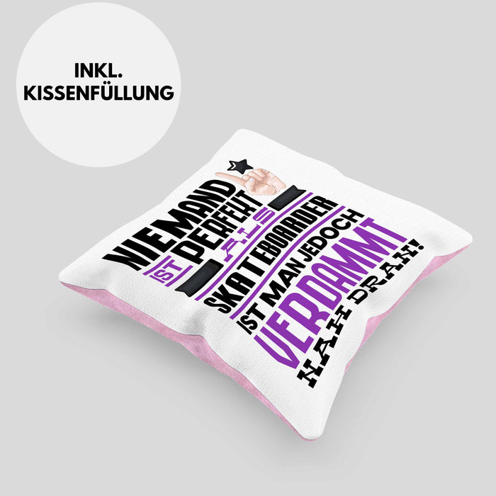 Skateboarder Geschenk Kissen mit Füllung 40x40 Lustige Geschenkidee für Skateboarder Geburtstag Niemand Ist Perfekt Aber Als Skateboarder Ist Man Nah Dran (Grau) Rosa Trendation