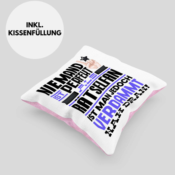 Rätselfan Geschenk Kissen mit Füllung 40x40 Lustige Geschenkidee für Rätselfan Geburtstag Niemand Ist Perfekt Aber Als Rätselfan Ist Man Nah Dran (Grau) Rosa Trendation