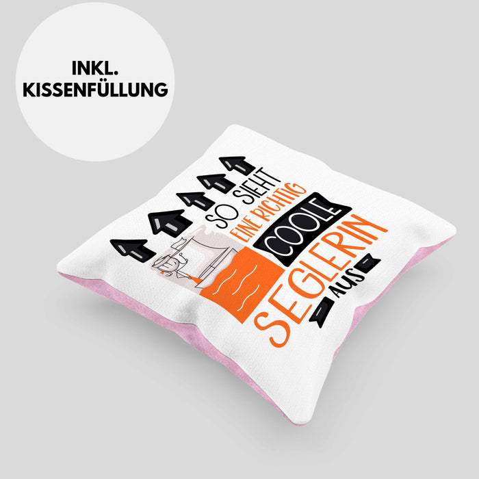 Seglerin Geschenk Kissen mit Füllung 40x40 Lustig Geschenkidee für Seglerin Geburtstag So Sieht Eine Richtig Coole Seglerin Aus Frauen Spruch (Grau) Rosa Trendation