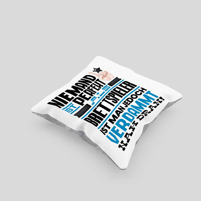 Brettspieler Geschenk Kissen mit Füllung 40x40 Lustige Geschenkidee für Brettspieler Geburtstag Niemand Ist Perfekt Aber Als Brettspieler Ist Man Nah Dran (Grau) Grau Trendation