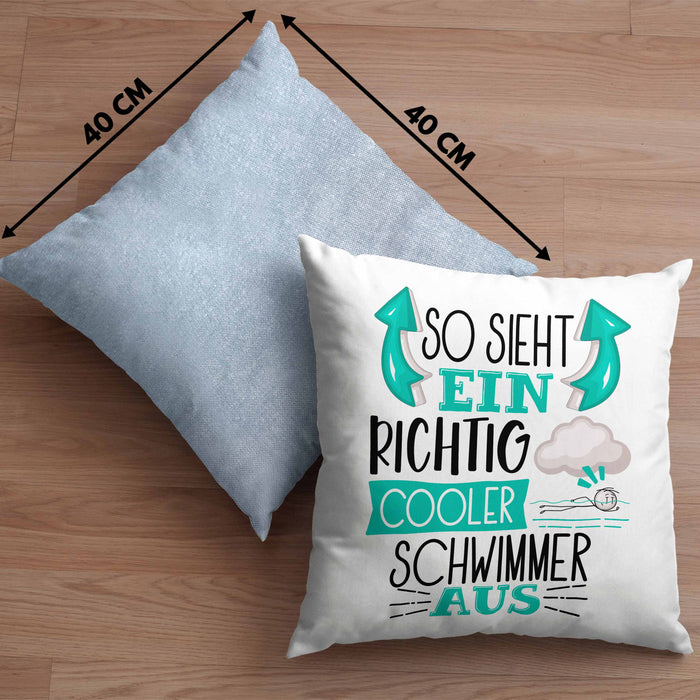 Schwimmer Kissen mit Füllung 40x40 Geschenk So Sieht Ein Richtig Cooler Schwimmer Aus Geschenkidee Spruch Lustig (Grau) Blau Trendation