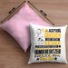 Hundebesitzer Geschenk Kissen mit Füllung 40x40 Lustiger Spruch Erheben Sie Sich Der Hundebesitzer Betritt den Raum (Grau) Rosa Trendation