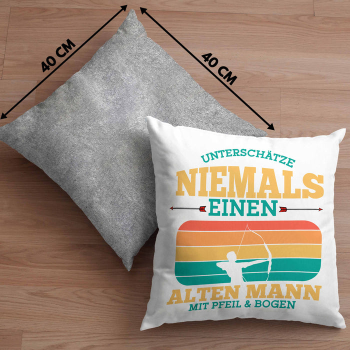 Lustige Bogenschütze Kissen mit Füllung 40x40 Geschenk für Pfeil & Bogen Enthusiasten (Grau) Grau Trendation