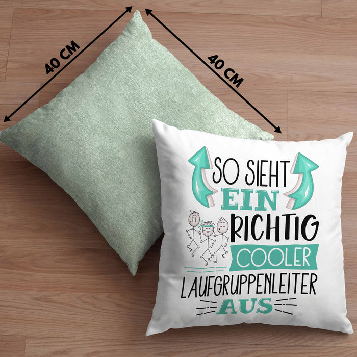 So Sieht Ein Richtig Cooler Laufgruppenleiter Aus Geschenk Kissen mit Füllung 40x40 Lustiger Spruch Geschenkidee (Grau) Grün Trendation