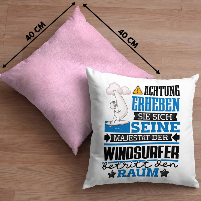 Windsurfer Geschenk Kissen mit Füllung 40x40 Lustiger Spruch Erheben Sie Sich Der Windsurfer Betritt den Raum (Grau) Rosa Trendation