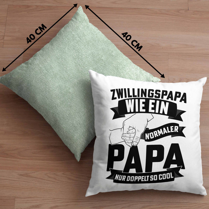Zwillings-Papa Kissen mit Füllung 40x40 Geschenk WIe Ein Normaler Papa Nur Doppelt So Cool Vatertag Geschenkidee Zwillinge (Grau) Grün Trendation