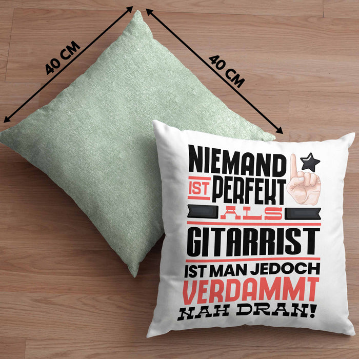 Gitarrist Geschenk Kissen mit Füllung 40x40 Lustige Geschenkidee für Gitarrist Geburtstag Niemand Ist Perfekt Aber Als Gitarrist Ist Man Nah Dran (Grau) Grün Trendation