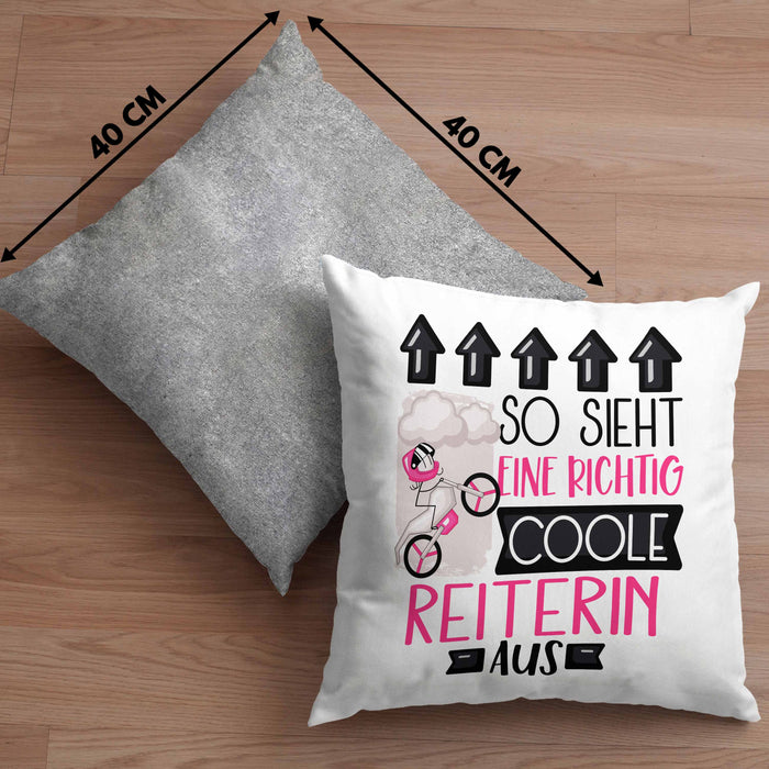 Reiterin Geschenk Kissen mit Füllung 40x40 Lustig Geschenkidee für Reiterin Geburtstag So Sieht Eine Richtig Coole Reiterin Aus Frauen Spruch (Grau) Grau Trendation