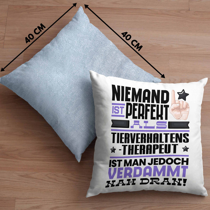 Tierverhaltenstherapeut Geschenk Kissen mit Füllung 40x40 Lustige Geschenkidee für Tierverhaltenstherapeut Geburtstag Niemand Ist Perfekt Aber Als Tierverhaltenstherapeut Ist Man Nah Dran (Grau) Blau Trendation