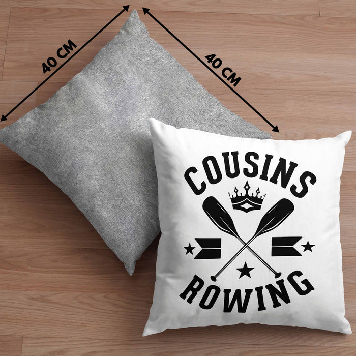 Cousins Rowing Kissen mit Füllung 40x40 Geschenk Rudern Paddelboot Cousinen-Treff Cousins (Grau) Grau Trendation