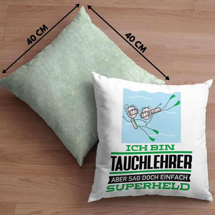 Tauchlehrer Geschenk Kissen mit Füllung 40x40 Ich Bin Tauchlehrer Aber Sag Doch Einfach Superheld Lustige Geschenkdiee für Tauchlehrer (Grau) Grün Trendation