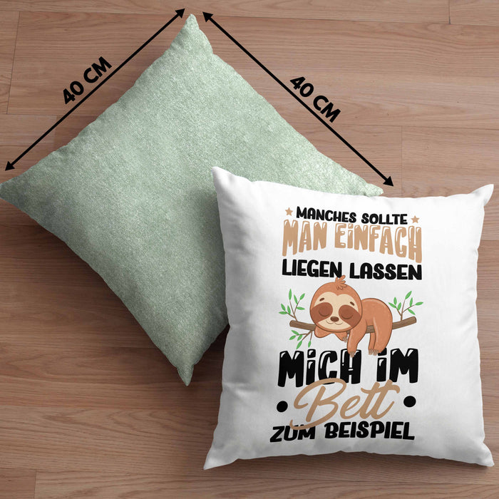Faultier Kissen mit Füllung 40x40 Geschenk Faullenzer Manches Sollte Man Einfach Liegen Lassen Mich Im Bett Zum Beispiel Freundin Geschenkidee (Grau) Grün Trendation