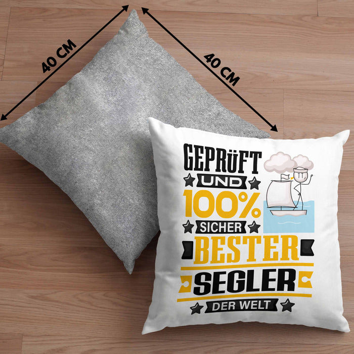 Segler Geschenk Lustiger Spruch für Segler Geschenkidee Bester Segler Der WeltKissen mit Füllung 40x40 (Grau) Grau Trendation