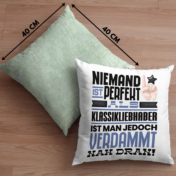 Klassikliebhaber Geschenk Kissen mit Füllung 40x40 Lustige Geschenkidee für Klassikliebhaber Geburtstag Niemand Ist Perfekt Aber Als Klassikliebhaber Ist Man Nah Dran (Grau) Grün Trendation