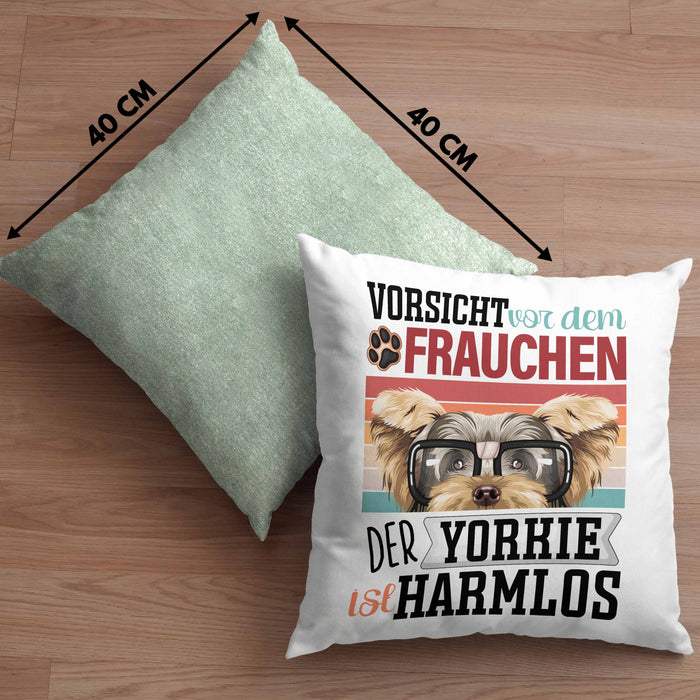 Yorkie Besitzerin Frauchen Kissen mit Füllung 40x40 Geschenk Lustiger Spruch Geschenkidee Vorsicht Vor Dem Frauchen (Grau) Grün Trendation