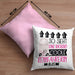 Rennfahrerin Geschenk Kissen mit Füllung 40x40 Lustig Geschenkidee für Rennfahrerin Geburtstag So Sieht Eine Richtig Coole Rennfahrerin Aus Frauen Spruch (Grau) Rosa Trendation