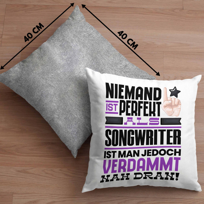 Songwriter Geschenk Kissen mit Füllung 40x40 Lustige Geschenkidee für Songwriter Geburtstag Niemand Ist Perfekt Aber Als Songwriter Ist Man Nah Dran (Grau) Grau Trendation