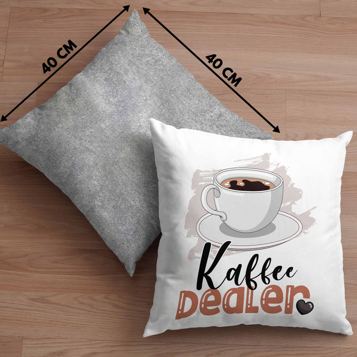 Kaffee Dealer Kissen mit Füllung 40x40 Geschenk für Barista Geburtstag Spruch Geschenkidee Kaffeeverkäufer (Grau) Grau Trendation