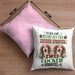 Cocker Spaniel Besitzer Kissen mit Füllung 40x40 Geschenk Lustiger Spruch Geschenkidee Was Ist Besser Als Ein Cocker Spaniel (Grau) Rosa Trendation