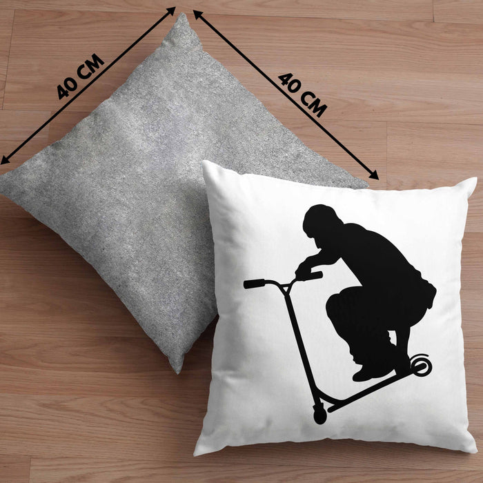 Scooter Roller Fahrer Geschenk Kissen mit Füllung 40x40 Scooterfahrer Geschenkidee Scooting Geschenkidee Jungs Profi Scooterfahrer Stunt (Grau) Grau Trendation