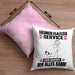 Hundegassi-Service Kissen mit Füllung 40x40 Geschenk für Hundegassi-Service Der Mann Der Alles Kann Geschenkidee zum Geburtstag (Grau) Rosa Trendation