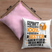 Abenteurreisender Geschenk Lustiger Spruch für Abenteurreisender Geschenkidee Bester Abenteurreisender Der WeltKissen mit Füllung 40x40 (Grau) Rosa Trendation