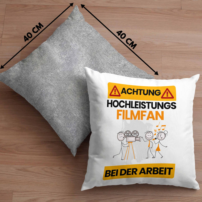 Filmfan Kissen mit Füllung 40x40 Geschenk Lustiger Spruch Geschenkidee für Filmfan Achtung Hochleistungs Filmfan Bei Der Arbeit (Grau) Grau Trendation