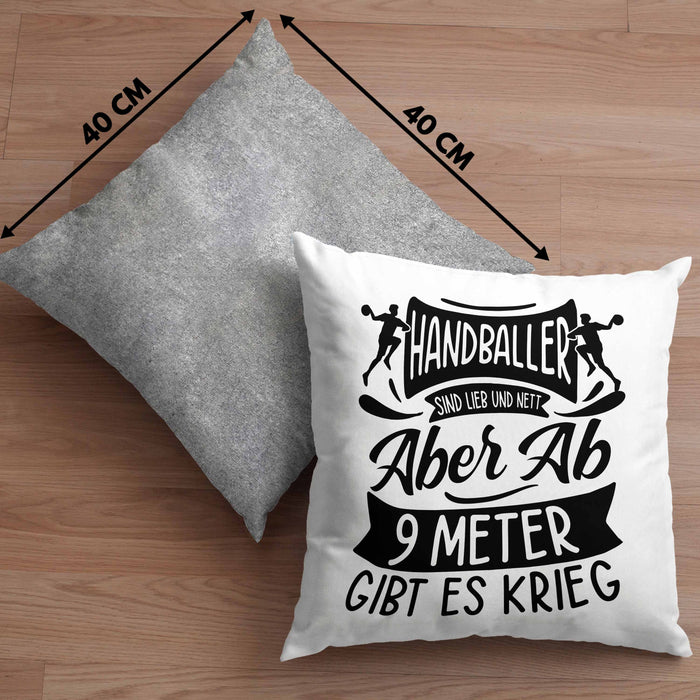 Handball Geschenk Kissen mit Füllung 40x40 Geschenkidee Handball-Spieler Handballspielerin Mädchen Jungs Ab 9 Meter Gibt Es Krieg (Grau) Grau Trendation