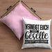 Geselle Prüfung Bestanden Kissen mit Füllung 40x40 Geschenk Verneigt Euch Der Geselle Betritt Den Raum (Grau) Rosa Trendation