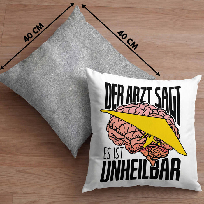 Geschenk für Drachenflieger Kissen mit Füllung 40x40 Spruch Hängegleiter "Der Arzt Sagt Es Ist Unheilbar" (Grau) Grau Trendation
