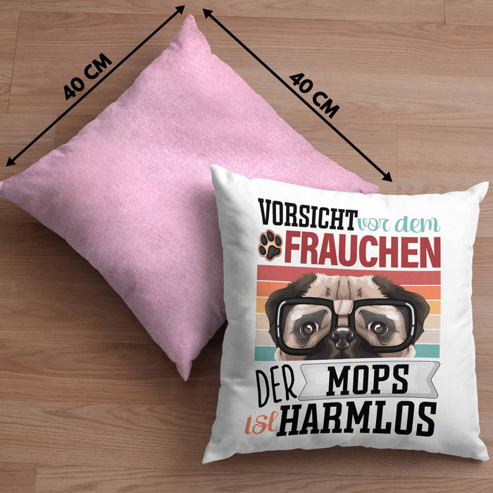 Mops Besitzerin Frauchen Kissen mit Füllung 40x40 Geschenk Lustiger Spruch Geschenkidee Vorsicht Vor Dem Frauchen (Grau) Rosa Trendation