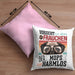 Mops Besitzerin Frauchen Kissen mit Füllung 40x40 Geschenk Lustiger Spruch Geschenkidee Vorsicht Vor Dem Frauchen (Grau) Rosa Trendation