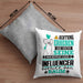 Influencer Geschenk Kissen mit Füllung 40x40 Lustiger Spruch Erheben Sie Sich Der Influencer Betritt den Raum (Grau) Grau Trendation