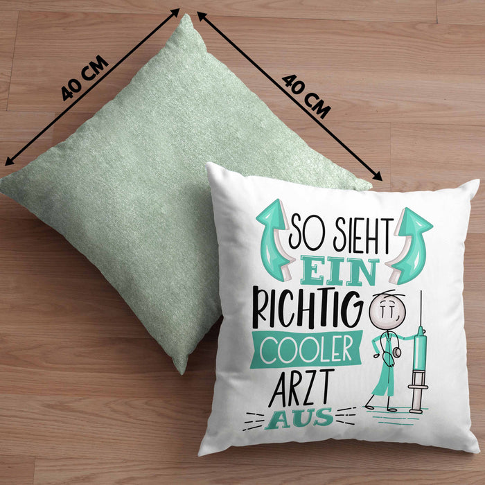 Arzt Kissen mit Füllung 40x40 Geschenk So Sieht Ein RIchtig Cooler Arzt Aus Geschenkidee Lustiger Spruch Geburtstag (Grau) Grün Trendation