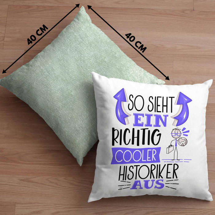 Historiker Kissen mit Füllung 40x40 Geschenk So Sieht Ein RIchtig Cooler Historiker Aus Geschenkidee Lustiger Spruch Geburtstag (Grau) Grün Trendation