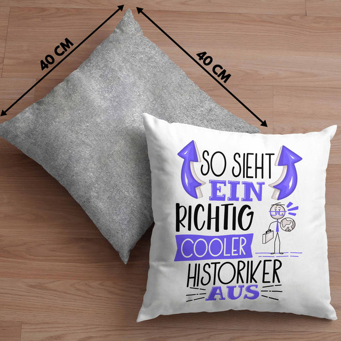 Historiker Kissen mit Füllung 40x40 Geschenk So Sieht Ein RIchtig Cooler Historiker Aus Geschenkidee Lustiger Spruch Geburtstag (Grau) Grau Trendation