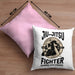 Jiu Jitsu Kissen mit Füllung 40x40 Geschenk für Kampfsportler Geschenkidee Technik über Stärke Spruch (Grau) Rosa Trendation