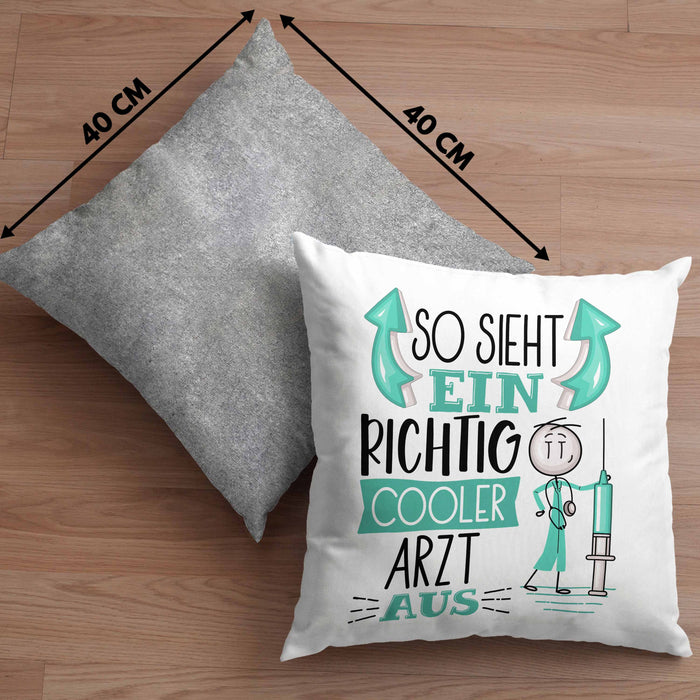 Arzt Kissen mit Füllung 40x40 Geschenk So Sieht Ein RIchtig Cooler Arzt Aus Geschenkidee Lustiger Spruch Geburtstag (Grau) Grau Trendation