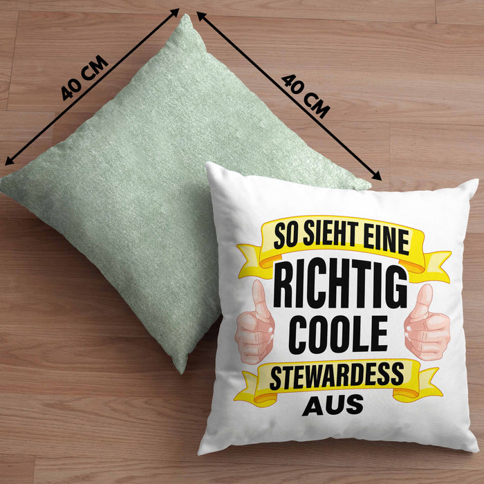 Stewardess Kissen mit Füllung 40x40 Geschenk für Stewardessin Lustiger Spruch Lustig Flugbegleiterin Sprüche (Grau) Grün Trendation