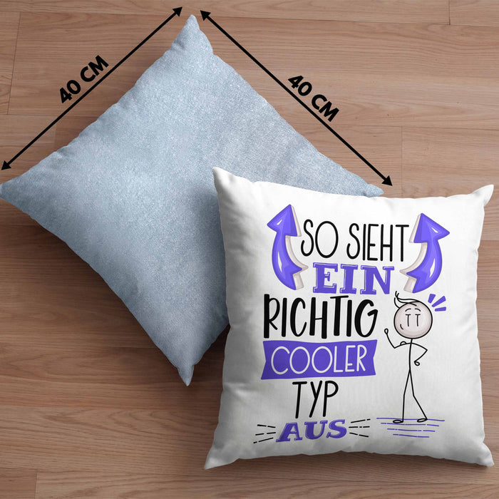 Typ Kissen mit Füllung 40x40 Geschenk So Sieht Ein RIchtig Cooler Typ Aus Geschenkidee Lustiger Spruch Geburtstag (Grau) Blau Trendation