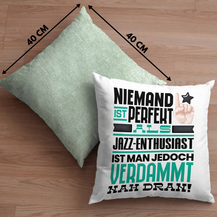 Jazz-Enthusiast Geschenk Kissen mit Füllung 40x40 Lustige Geschenkidee für Jazz-Enthusiast Geburtstag Niemand Ist Perfekt Aber Als Jazz-Enthusiast Ist Man Nah Dran (Grau) Grün Trendation