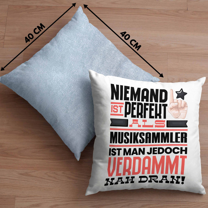 Musiksammler Geschenk Kissen mit Füllung 40x40 Lustige Geschenkidee für Musiksammler Geburtstag Niemand Ist Perfekt Aber Als Musiksammler Ist Man Nah Dran (Grau) Blau Trendation