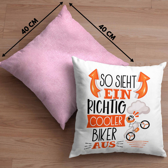 Biker Kissen mit Füllung 40x40 Geschenk So Sieht Ein RIchtig Cooler Biker Aus Geschenkidee Lustiger Spruch Geburtstag (Grau) Rosa Trendation