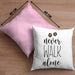Never Walk Alone Kissen mit Füllung 40x40 Geschenk Hundebesitzer Frauchen Herrchen Geschenkidee (Grau) Rosa Trendation